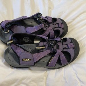 Women’s Keens size 7 New never worn